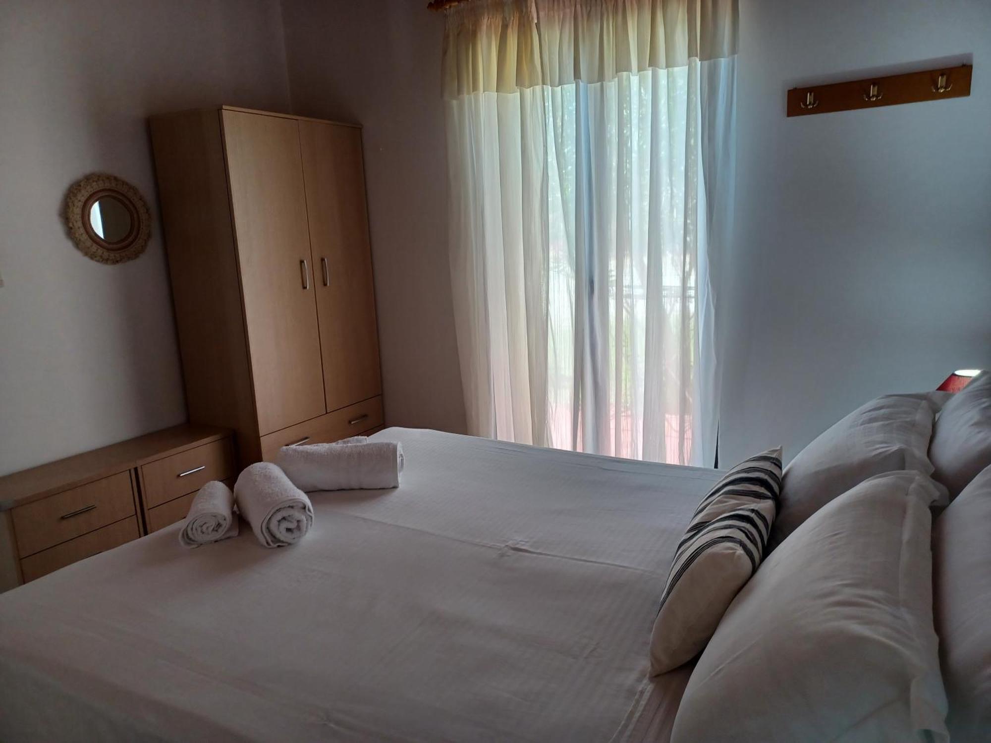 Nerissa Bungalow 2, Two Bedroom House With Sea View Spartià Buitenkant foto