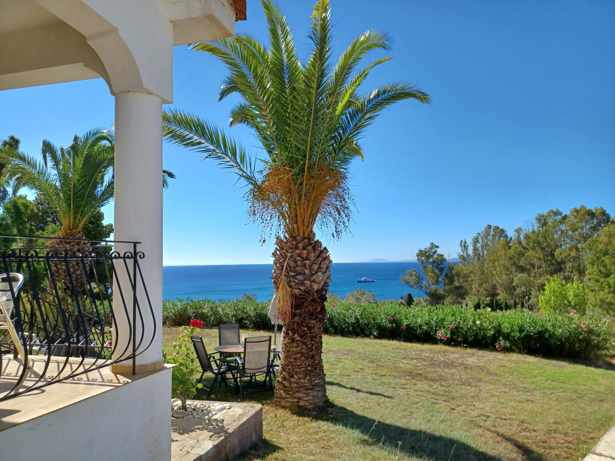 Nerissa Bungalow 2, Two Bedroom House With Sea View Spartià Buitenkant foto