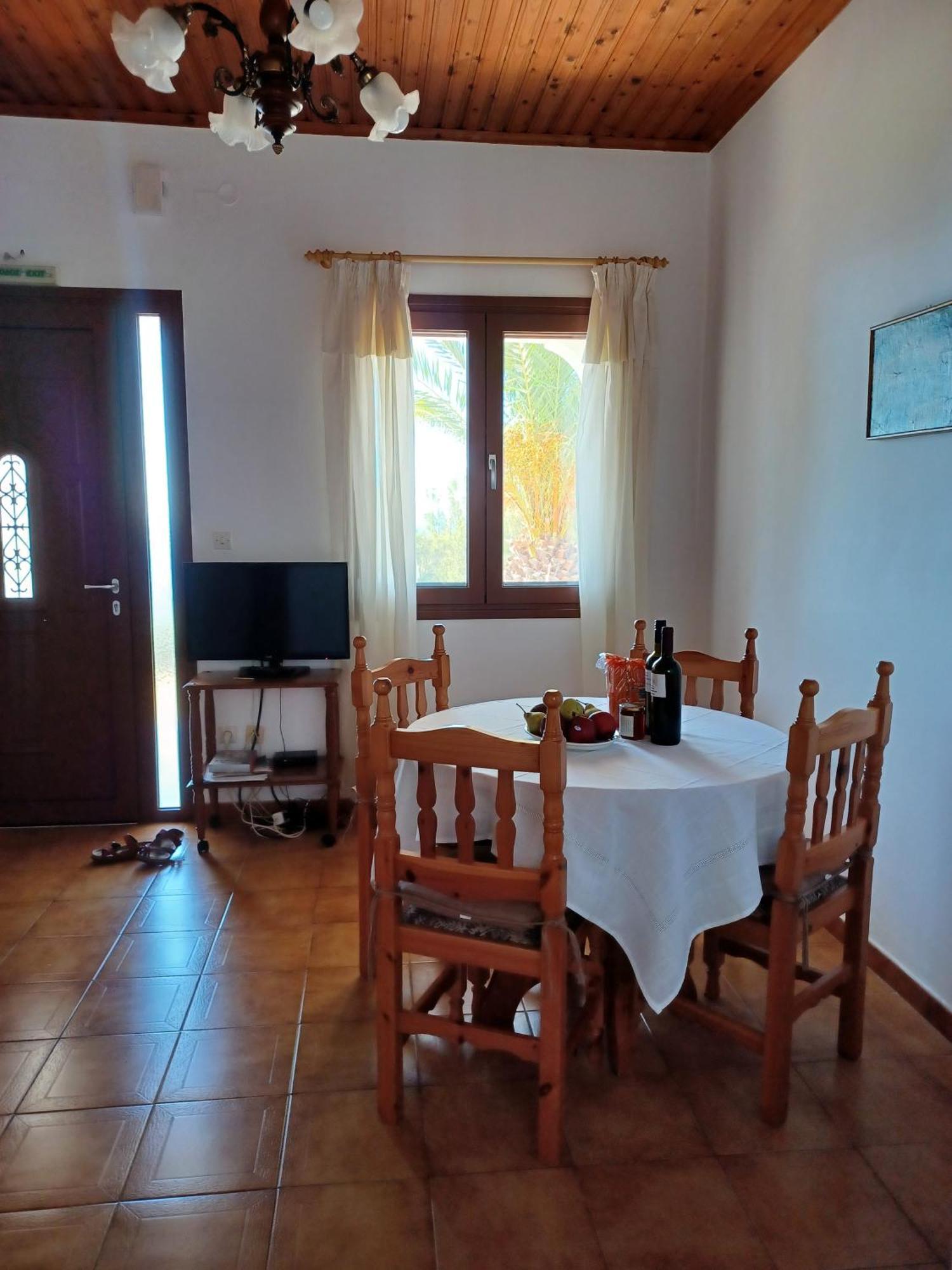 Nerissa Bungalow 2, Two Bedroom House With Sea View Spartià Buitenkant foto