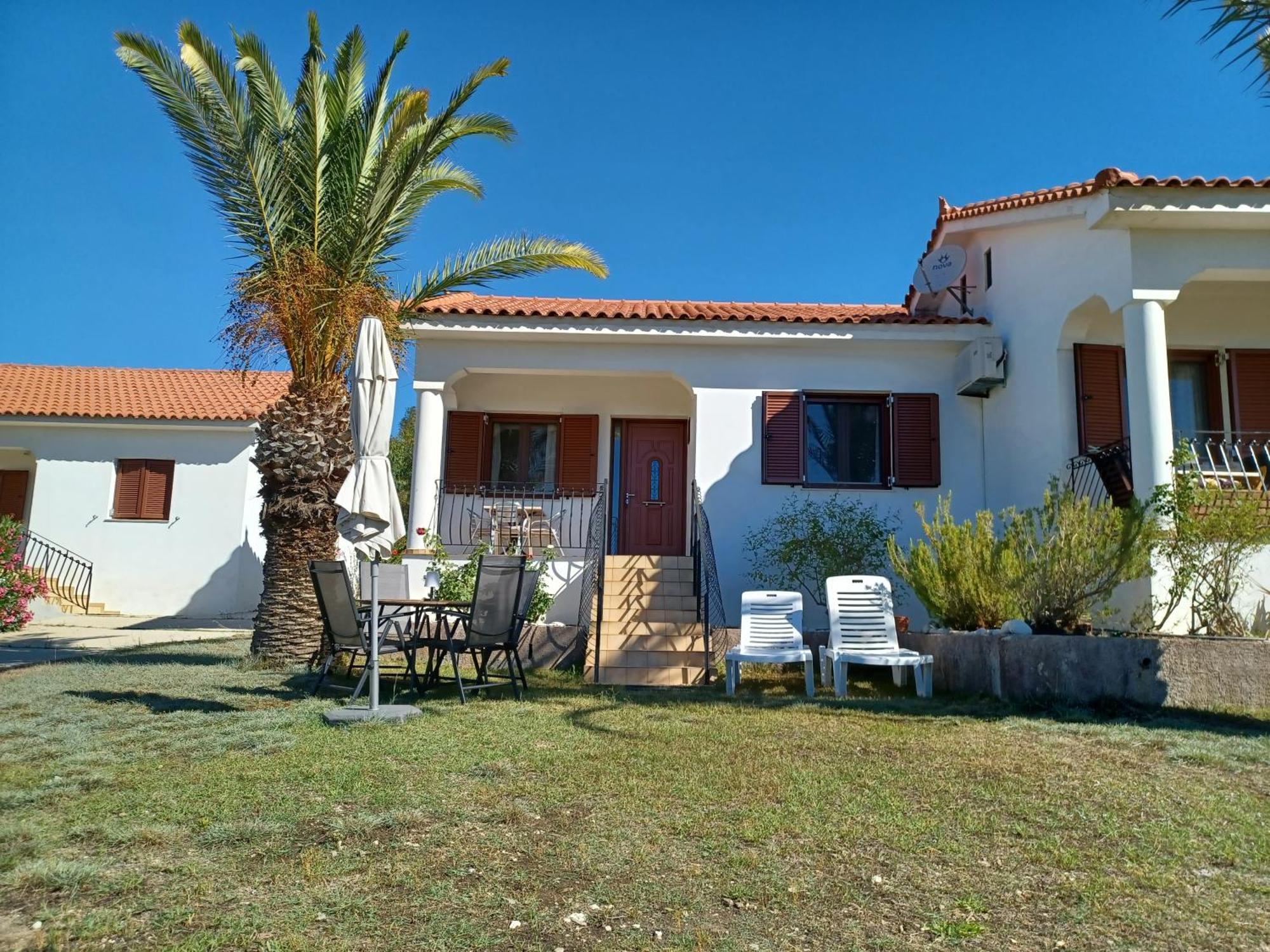 Nerissa Bungalow 2, Two Bedroom House With Sea View Spartià Buitenkant foto