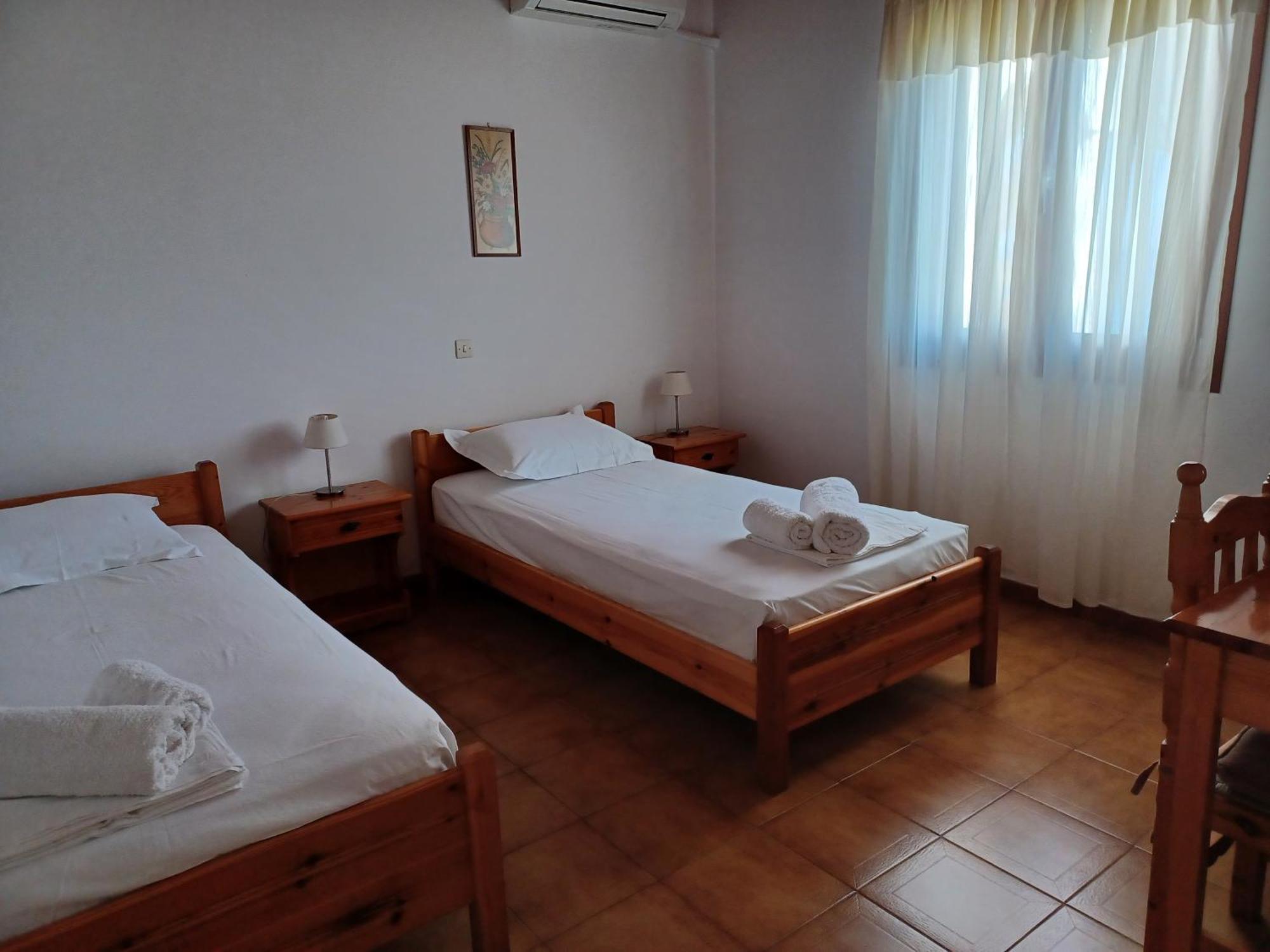 Nerissa Bungalow 2, Two Bedroom House With Sea View Spartià Buitenkant foto